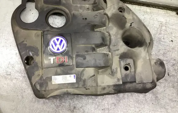 Volkswagen PASSAT B5.5 Engine cover (trim) 0134272 054682A