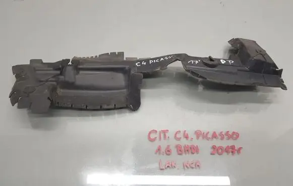Citroen C4 II Picasso Radiator trim 9677015280