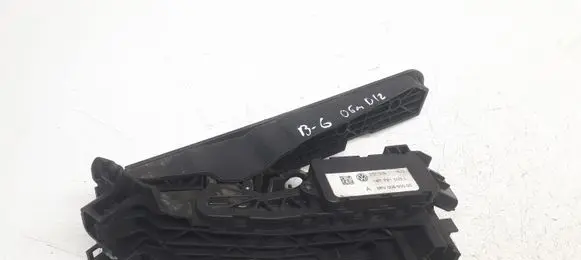 Volkswagen PASSAT B6 Accelerator throttle pedal 1K1721503L