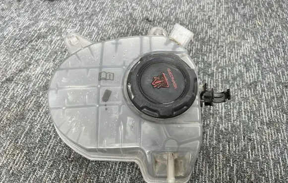 Seat Leon IV Coolant expansion tank/reservoir 5WA121407G