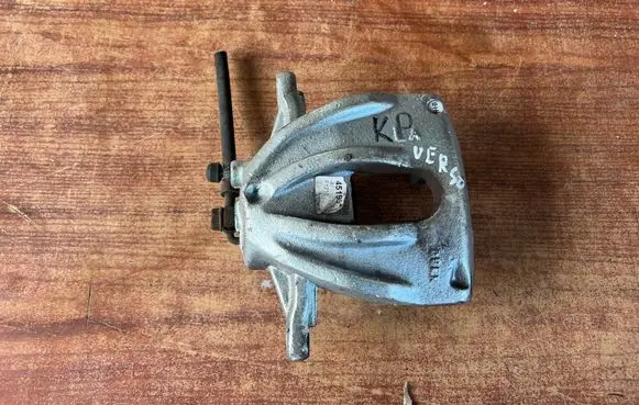 Toyota Corolla Verso AR10 Front brake caliper