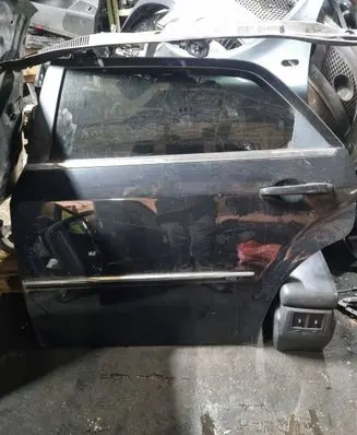 Chrysler 300C Rear door