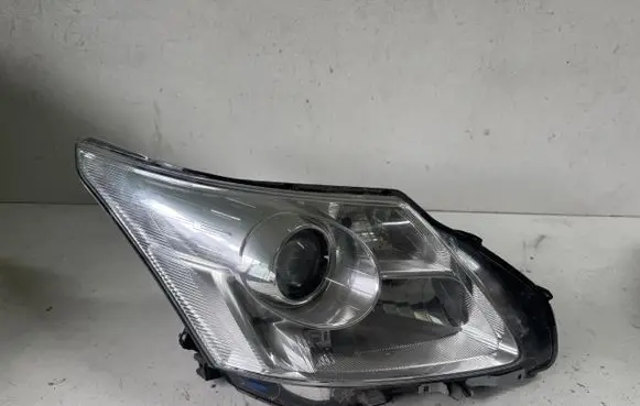 Toyota Avensis T270 Headlight/headlamp