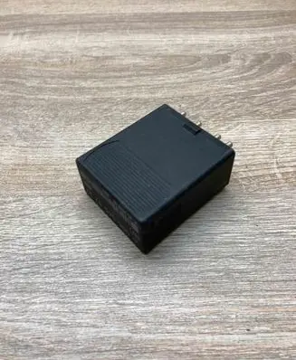 Mercedes-Benz 190 W201 Fuel pump relay 0065458732 05999610