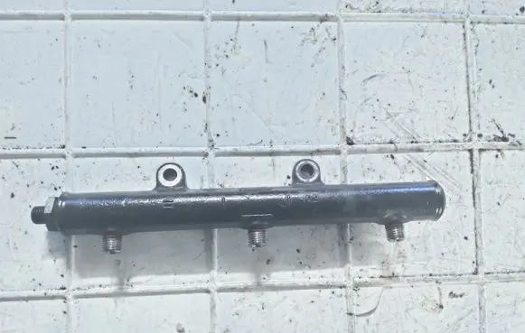 Peugeot 607 Fuel main line pipe