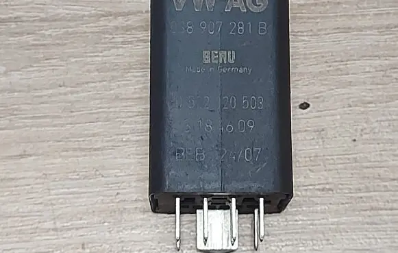 Audi Q5 SQ5 Glow plug pre-heat relay 038907281B