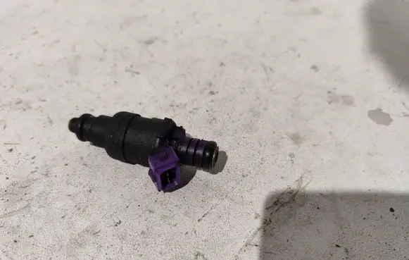 Volvo S40, V40 Fuel injector 9125118