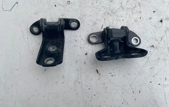 Toyota Avensis T250 Front door hinge set 