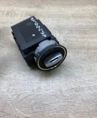 Volkswagen PASSAT CC Ignition lock 3C0905843AE