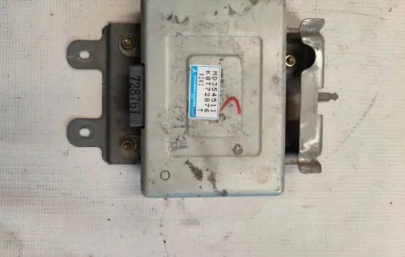 Mitsubishi Pajero Engine control unit/module MD354511 K8872876