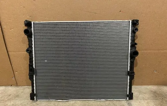 BMW 5 G30 G31 G38 Coolant radiator 8742604 S6925002