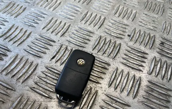 Volkswagen Golf VI Ignition key/card 5K0837202