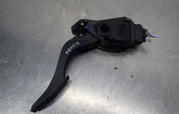 Suzuki Grand Vitara II Accelerator throttle pedal I5900-65J01