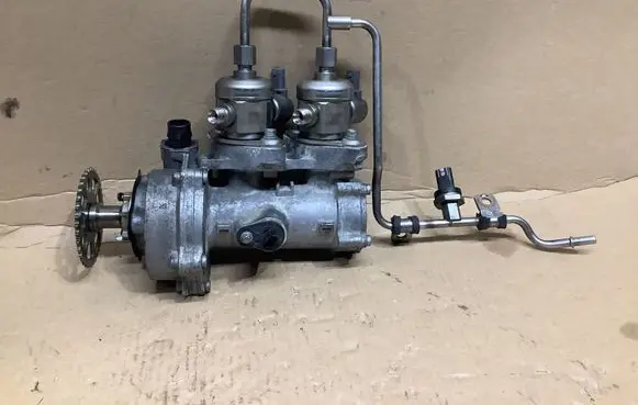 BMW M4 F82 F83 Fuel injection high pressure pump 7847204