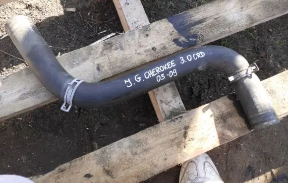 Jeep Grand Cherokee Intercooler hose/pipe 2415485
