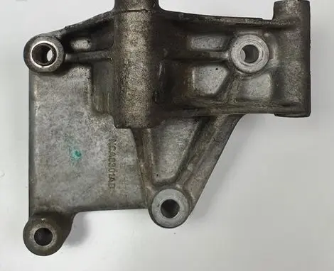 Jaguar XJ X308 Power steering pump mounting bracket NCA8301AB