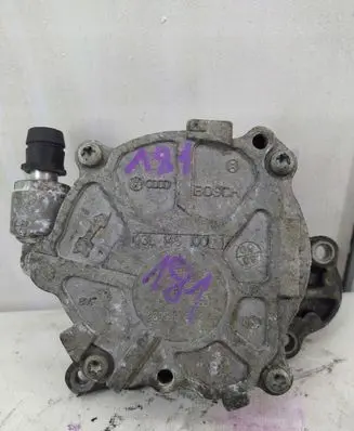 Volkswagen PASSAT B7 Vacuum pump 03L145100F