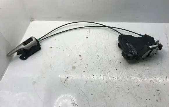 Toyota Auris 150 Front door lock 6903002220 6920502120B1