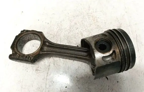 Volkswagen PASSAT B5 Piston with connecting rod 028h