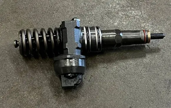 Skoda Octavia Mk2 (1Z) Fuel injector 038130073AG