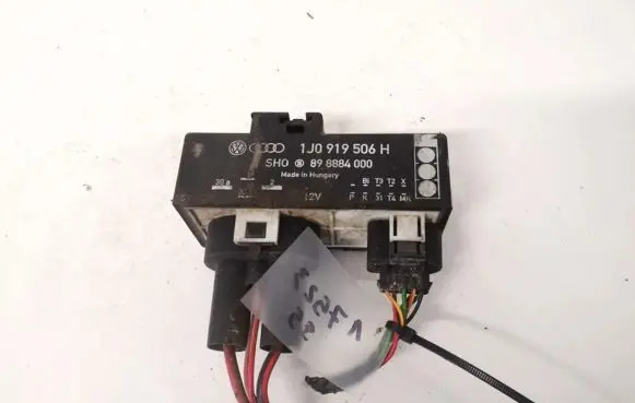 Audi A3 S3 8L Coolant fan relay 1j0919506h 898884000