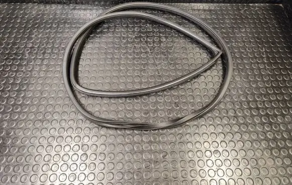 Nissan Murano Z51 Rear door rubber seal (on body) 