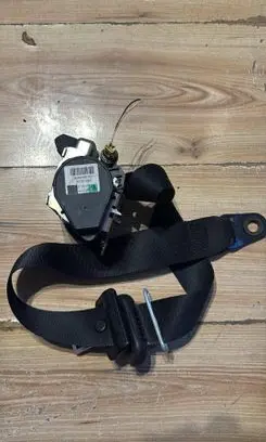 Ford Mondeo Mk III Front seatbelt 606639200