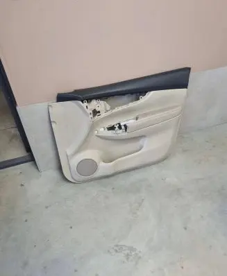 Nissan X-Trail T32 Front door card panel trim 809104CE0A