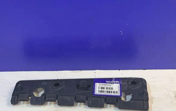 Volvo S60 Fender mounting bracket 31448916