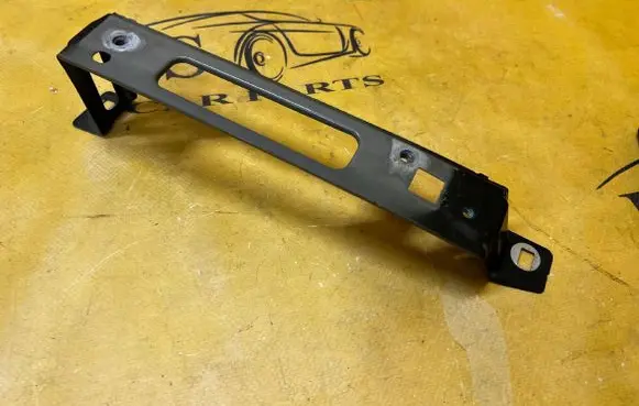 Renault Kadjar Fender mounting bracket 42884R