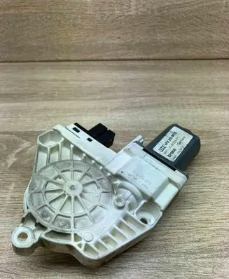 Audi A6 S6 C6 4F Front door window regulator motor 4F0959801D