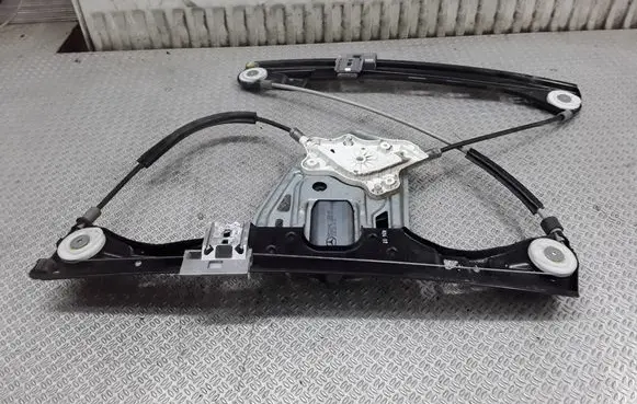 Mercedes-Benz C W203 Front door window regulator with motor 2037201846 A2208204542