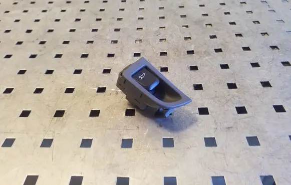 Audi A5 8T 8F Tailgate opening switch 8K0959831