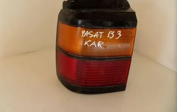 Volkswagen PASSAT B3 Tailgate rear/tail lights 333945111