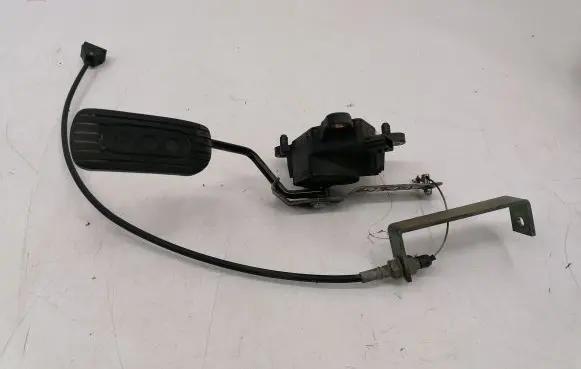 Nissan Note (E11) Accelerator throttle pedal 18002AX700