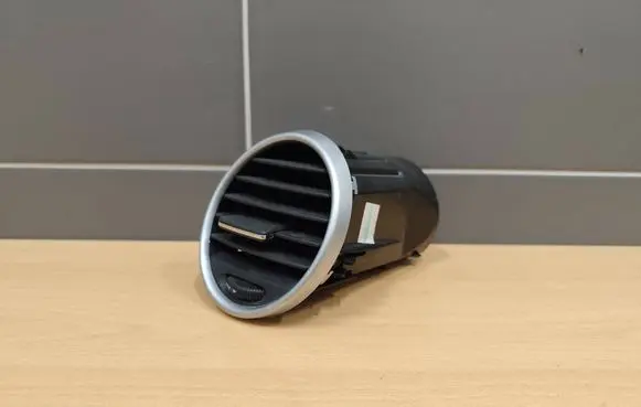Mercedes-Benz ML W164 Dash center air vent grill A1648302154
