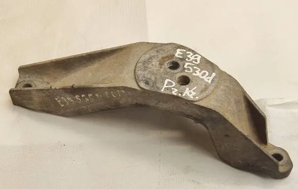 BMW 5 E39 Engine mounting bracket 10960