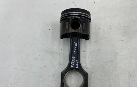 Mercedes-Benz Vito Viano W639 Piston with connecting rod