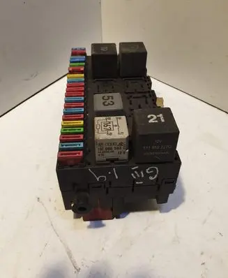 Volkswagen Golf III Fuse box set 357937039