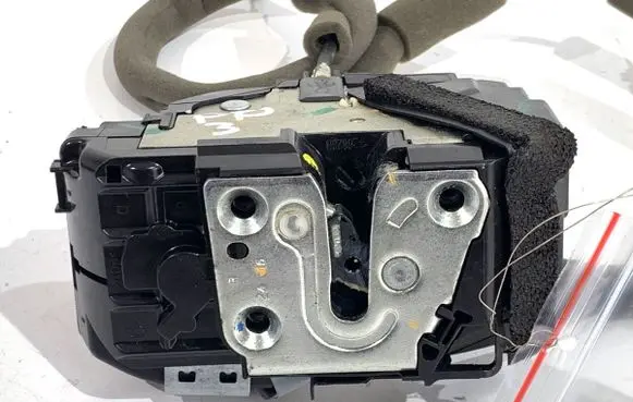Nissan Pulsar Front door lock 