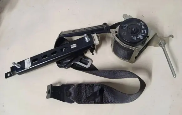 Opel Zafira B Front seatbelt 560834901E