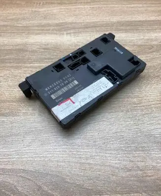 Mercedes-Benz E W211 Door control unit/module 2118207526 351162 USED