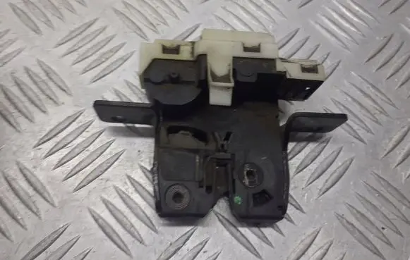 Renault Megane II Tailgate exterior lock 8200076240E