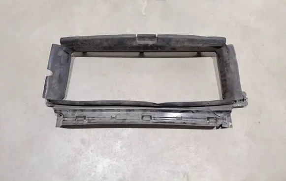 Volvo XC90 Intercooler air guide/duct channel 31353798