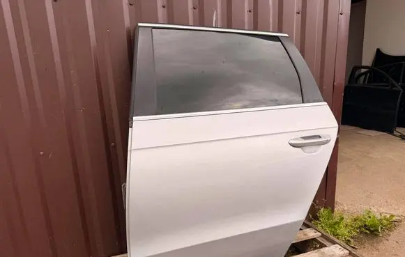 Volkswagen PASSAT B7 Rear door