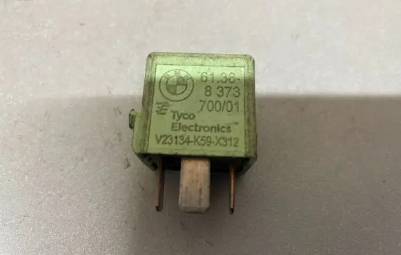 BMW X3 E83 Other relay 6136837370
