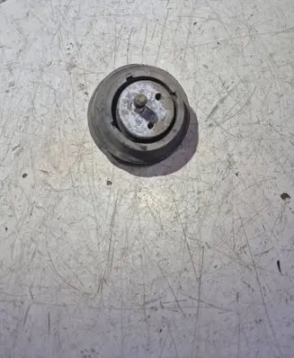 Engine mount bracket