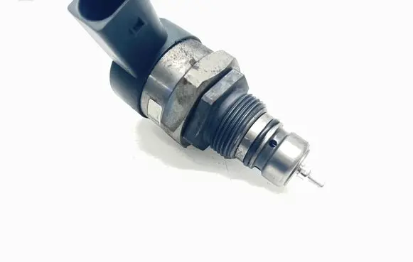 Mercedes-Benz E W211 Fuel pressure regulator A6110780449