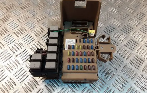 Subaru Legacy Fuse module 82201AG032