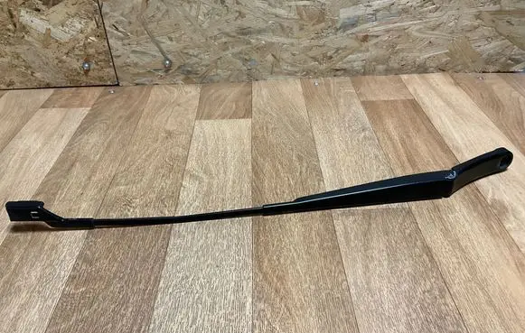 Volkswagen PASSAT B6 Front wiper blade arm 3C1955410B